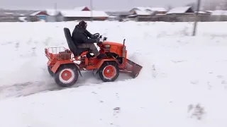 Самодельный минитрактор с двс 2121  4/4 переломка - чистим снег!