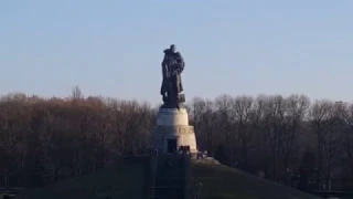 Воин-освободитель (Treptower Park Berlin).