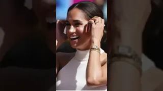 Meghan Markle’s Pose To Show Off Jewelry