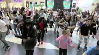 Flashmob "Happy- Pharell Williams" à Evry 2 - la jeunesse a du talent