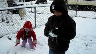 la   tedder..........jugando en la nieve