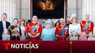 La reina Isabel II murió rodeada de su familia más cercana | Noticias Telemundo