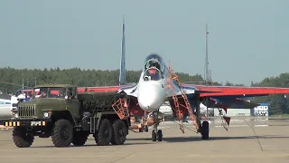 Буксировка СУ-30СМ "Русские Витязи" под звук ИЛ-76. Aircraft towing Su-30sm "Russian Knights".