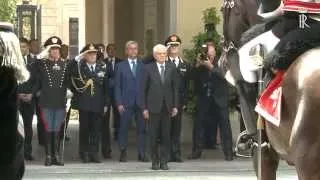 Il Presidente Mattarella visita il Reggimento Corazzieri