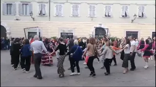 Quadriglia alla Giornata Internazionale della Danza, con la musica del Corpo Bandistico di Lizzana.