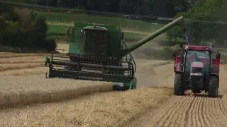 John Deere 1450 CWS Combi Harvesting The Wheat