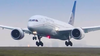 Kiss landing United 787 in Paris CDG airport
