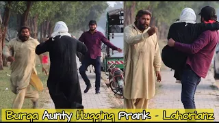 Burqa Aunty Fake  Hugging Prank - Pranks in Pakistan | Lahorianz |