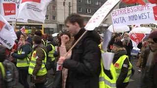 Warnstreik im öffentlichen DienstTausende protestieren in Berlin