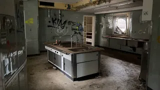 Scary abandoned clinic in canton Zurich | Are we alone in this lost place? | Urbex Switzerland