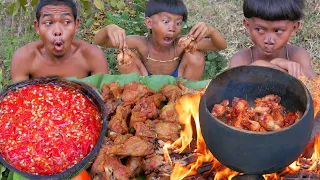 DELICIOUS Fried Chicken Wings and Legs - Primitive Cooking in the Rainforest