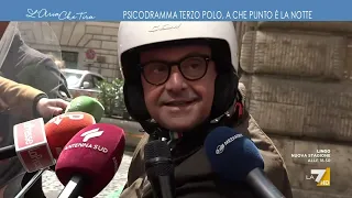 Myrta Merlino vede Carlo Calenda 'in motorino': "È molto 'morettiano' col casco in testa, ...