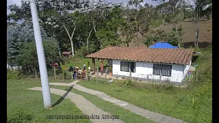 HUERFANO Y SOLO- LAS HERMANAS HIGUITA.( Corrido de Rosa Maria Carrillo.)