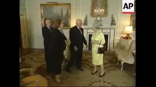 ნანულის რევერანსი დედოფალთან | შევარდნაძის ვიზიტი დიდ ბრიტანეთში  London, U-K, 19 July 2000