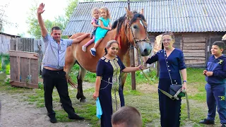 Унеча на крестинах дома у Руслана Коник мой коник цыганское видео в Брянске и других городах России