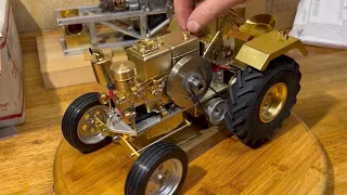 A look at the features of the scale model tractor T26 made by Microcosm