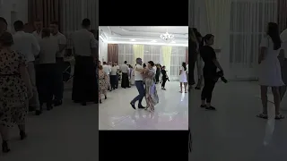 Полька чи фокстрот. Де було весілля. Напишіть назву гурта #shortswedding #shorts  #shortsvideo