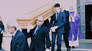 Funerali Paola Gassman con Ugo Pagliai, Alessandro Gassmann, Leo Gassmann: video e interviste