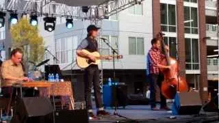 Justin Townes Earle-"Ain't Glad I'm Leaving"﻿