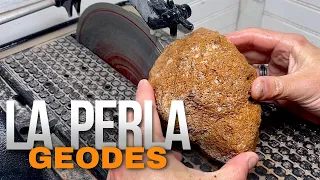 10 POUNDS of La Perla Geodes Cut Open!