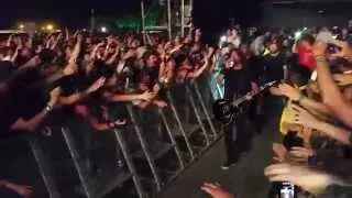 Dave Grohl drinking a beer at the Firefly Music festival 2014