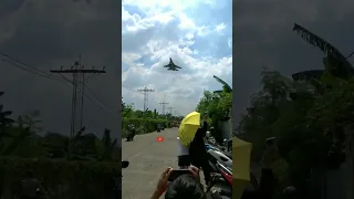 Rendah Banget ! Pesawat Tempur Sukhoi, F16 & T-50i Landing