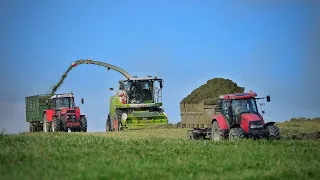 Harvesting grass hay in wet and hilly terrain with Claas Jaguar 860, Zetor, Case IH and New Holland