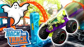 TRICK-OR-TREAT HALLOWEEN DIY Challenge! 🎃 👻 | Hack the Track | Hot Wheels