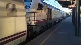 Intercity 334 doble a Badajoz circulando por Leganés