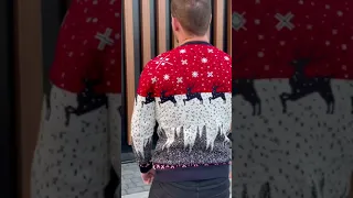 Теплый новогодний новый свитер без горла мужской красный с оленями (040)