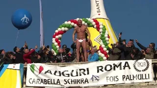 Traditional New Year jump into the Tiber in Rome