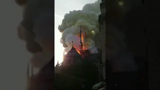 IMAGES EFFROYABLES DE L'INCENDIE A LA CATHEDRALE NOTRE DAME A PARIS