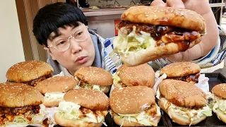 Burger with Handmade Patties is Only 1.6 Dollars? Add an Egg with 40 Cents! KOREAN YASIGI MUKBANG