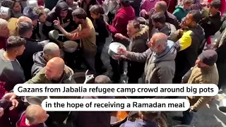 Gazans in Jabalia crowd to receive Ramadan meal | REUTERS