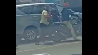 VIDEO - Perampok Bersenjata Beraksi Siang Bolong Todongkan Pistol