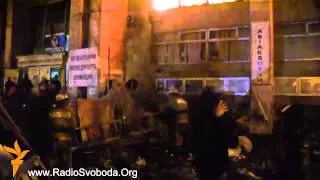 УНИКАЛЬНЫЕ КАДРЫ Киев  Пожар в Доме профсоюзов Майдан Столкновения