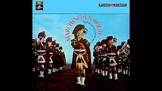 MARCHING - EN ROUTE / THE MILITARY BAND OF THE 1ST. BN. THE BLACK WATCH (Royal Highland Regiment)