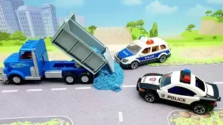 Полицейские машины и грузовик - Мудрость спорит с молодостью!