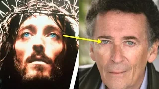 ASÍ VIVE ROBERT POWELL   EL DEL PAPEL DE JESUS  EN LA PELICULAS DE SEMANA SANTA