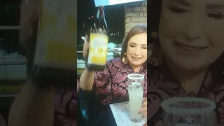 Xóchitl Gálvez tomando cerveza 🍺