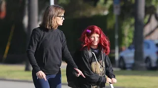 Jennifer Garner's Dresses As A Girl By Rocking A Red Wig And Purple Bow