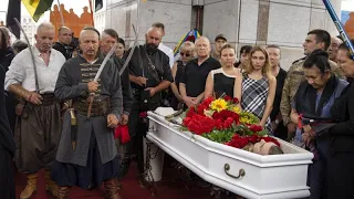 Похороны двух украинских солдат, погибших в результате российского обстрела