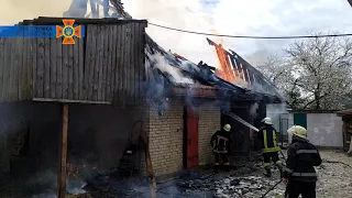 Рятувальники ліквідували пожежу господарчої будівлі в смт Стара Вижівка