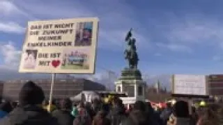 Thousands protest in Vienna over lockdown rules