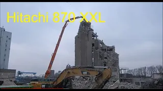 Excavator Hitachi 870 XXL - demolition site
