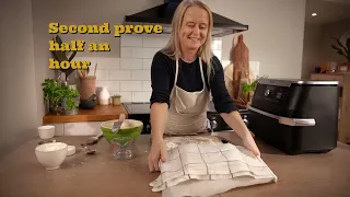 Air fried bread rolls recipe by Clare Andrews on Channel 5 AIR FRYERS MADE EASY #airfryerrecipes