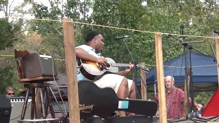 "Bluesman Jontavious Willis"