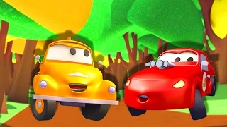 Tom o Caminhão de Reboque e Jerry o Carro de Corrida Vermelho na Cidade do Carro | Desenhos animados