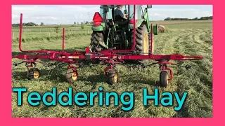 teddering hay : setting the hay tedder