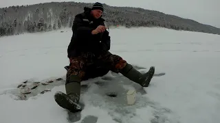 РЫБАЛКА ПОСЛЕ ПРОВАЛА ПОД ЛЁД!  ЖЕРЛИЦЫ, ОКУНЬ, ГЛАЗАСТАЯ МОРМЫШКА.